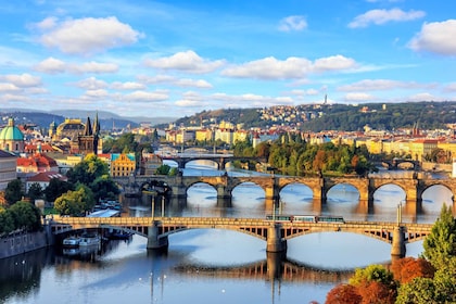 Prague: Vltava River Cruise with Dinner