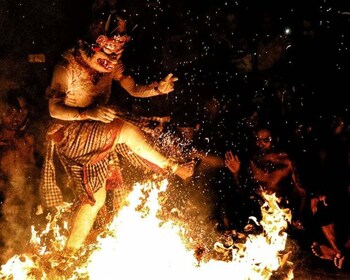 峇里：烏魯瓦圖寺遊覽含可選 Kecak 舞蹈門票