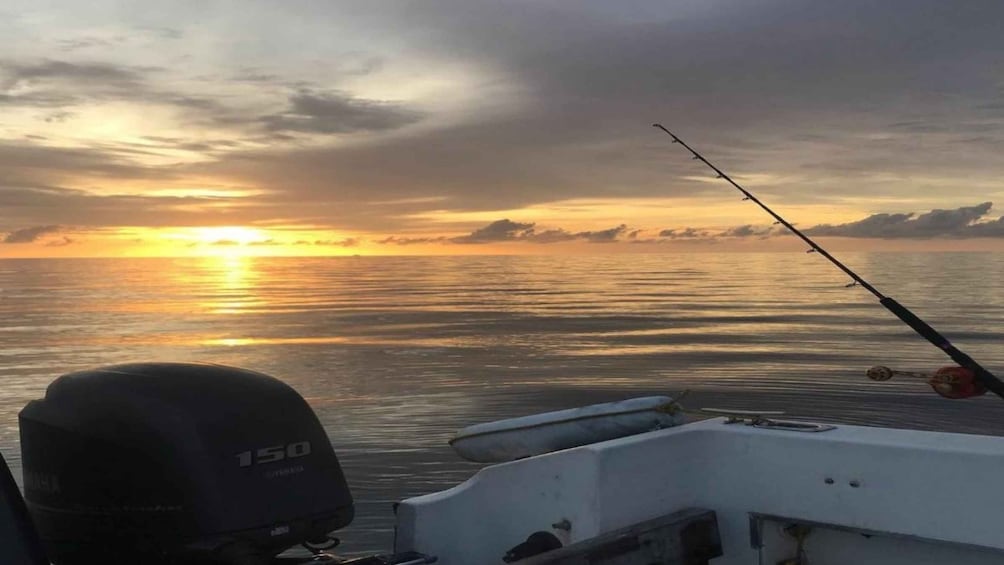 Malé: Maldives Sunset Fishing Trip in Speedboat
