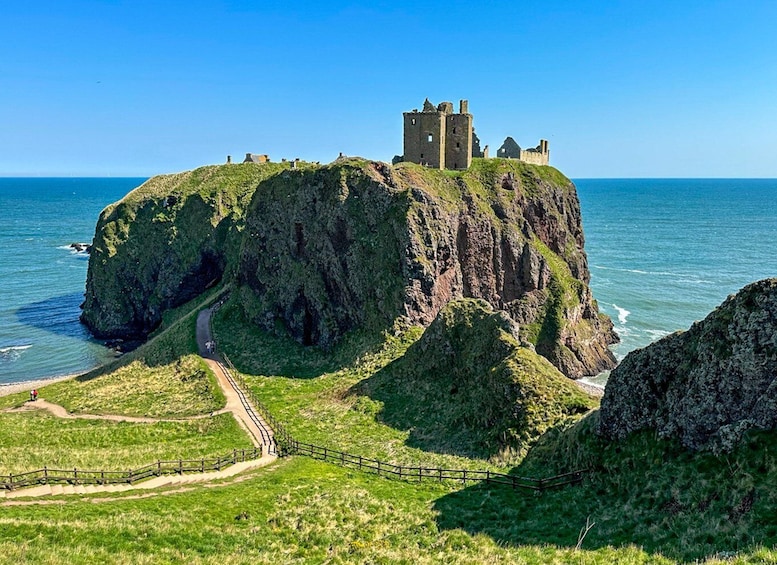 Aberdeen, Shire Castle & Distillery Private Group Day Tour