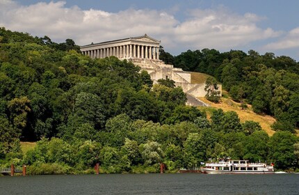 Regensburg: Sightseeing Boat Tour to Walhalla