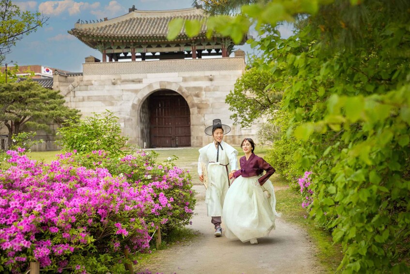 Picture 2 for Activity Seoul: Gyeongbokgung Palace Hanbok Rental with daehanhanbok