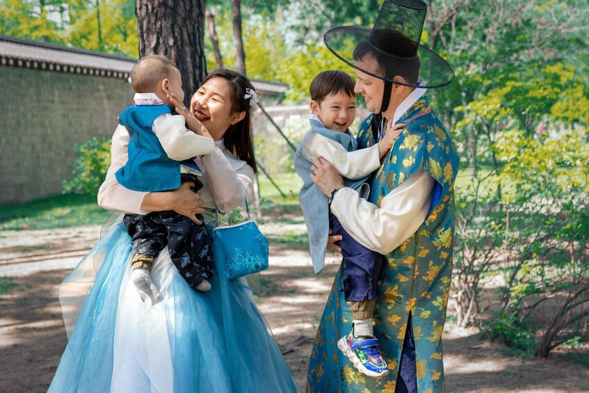 Picture 4 for Activity Seoul: Gyeongbokgung Palace Hanbok Rental with daehanhanbok