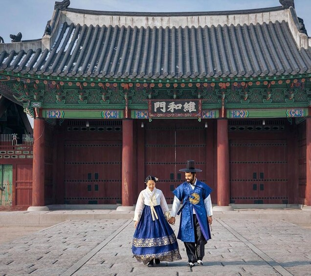 Picture 5 for Activity Seoul: Hanbok Rental with Gyeongbokgung Palace Visit