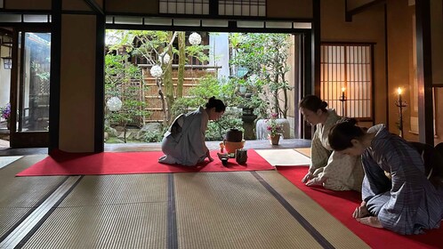 Kyoto: 140-year-old Machiya Tour, Kimono and Tea Ceremony