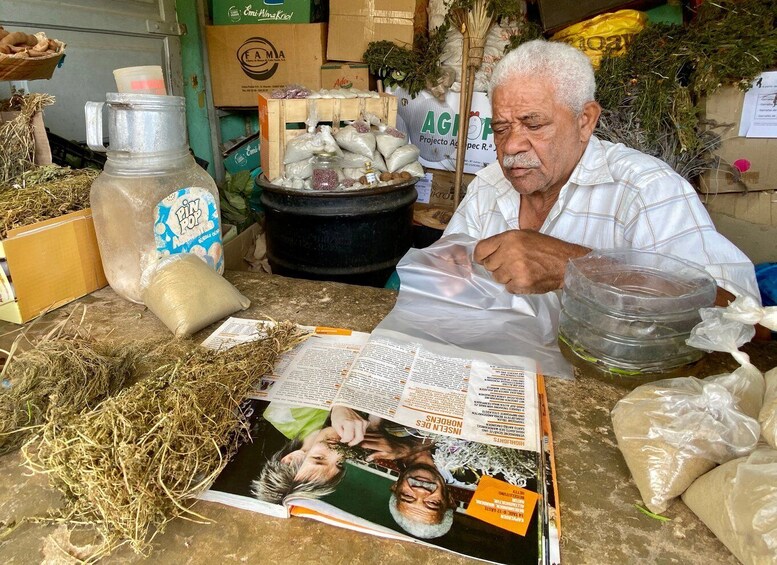 Mindelo: Private Walking Tour with Local Food Tasting