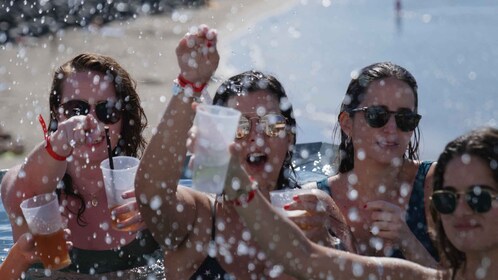 Costa Adeje: fiesta en la piscina Utopia del Monkey Beach Club de Tenerife