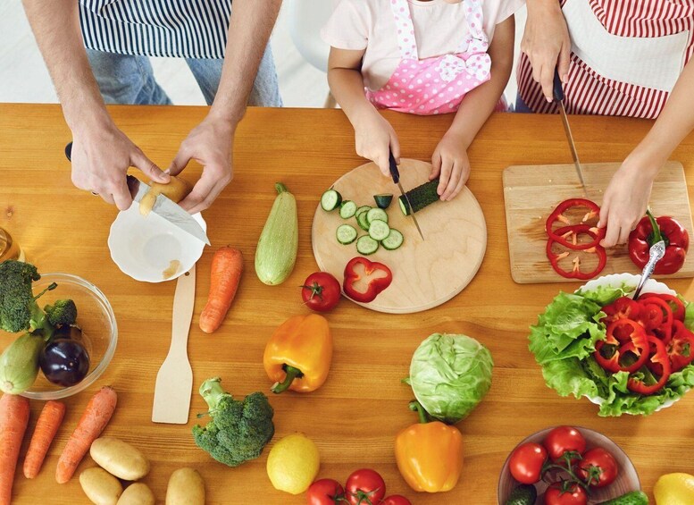 Home Cooking Class with Central Market Tour in Dalat