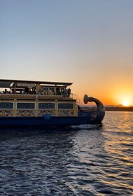 Marsa Alam: Nefertari Sunset Turtle Bay Cruise mit Abendessen