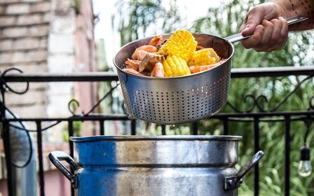 New Orleans: Shrimp Boil Experience in French Quarter