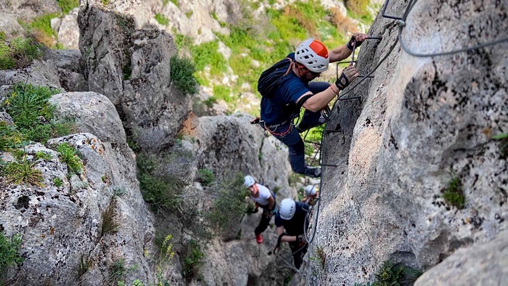 Picture 17 for Activity Granada: Vía Ferrata Pueblos de Moclín