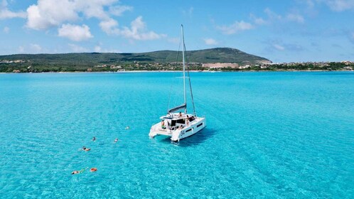 Stintino: Half-day catamaran tour to La Pelosa with aperitif