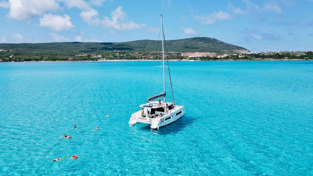 Stintino: Half-day catamaran tour to La Pelosa with aperitif