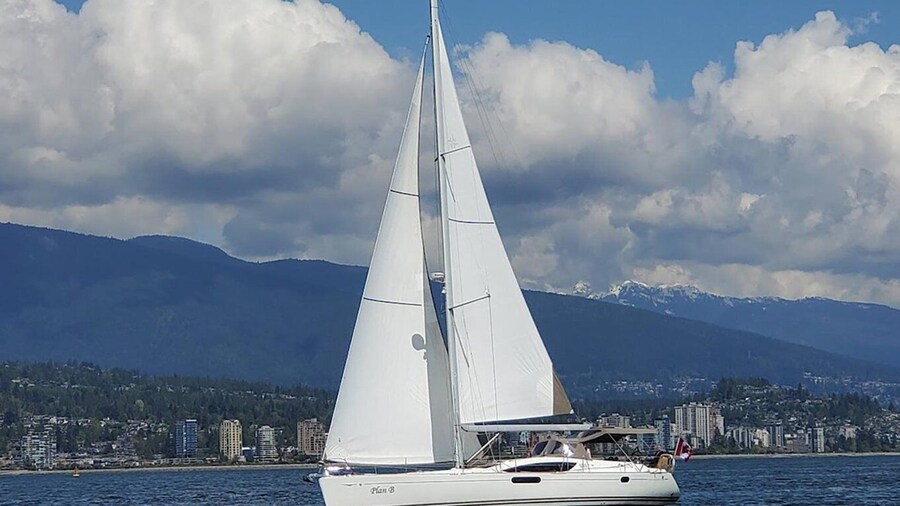 Vancouver: Mosquito Creek and English Bay Sailboat Cruise