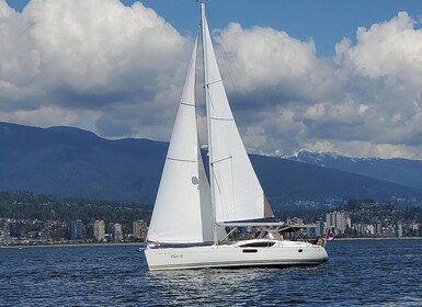 Vancouver: Mosquito Creek and English Bay Sailboat Cruise