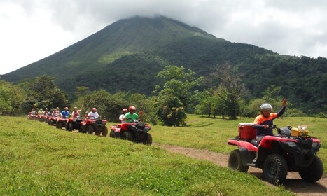 La Fortuna de Arenal: Volcano, River, and Forest quad bike Tour