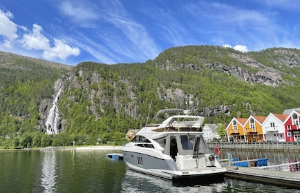 From Bergen: Modalen Private Fjord Cruise with Waterfalls