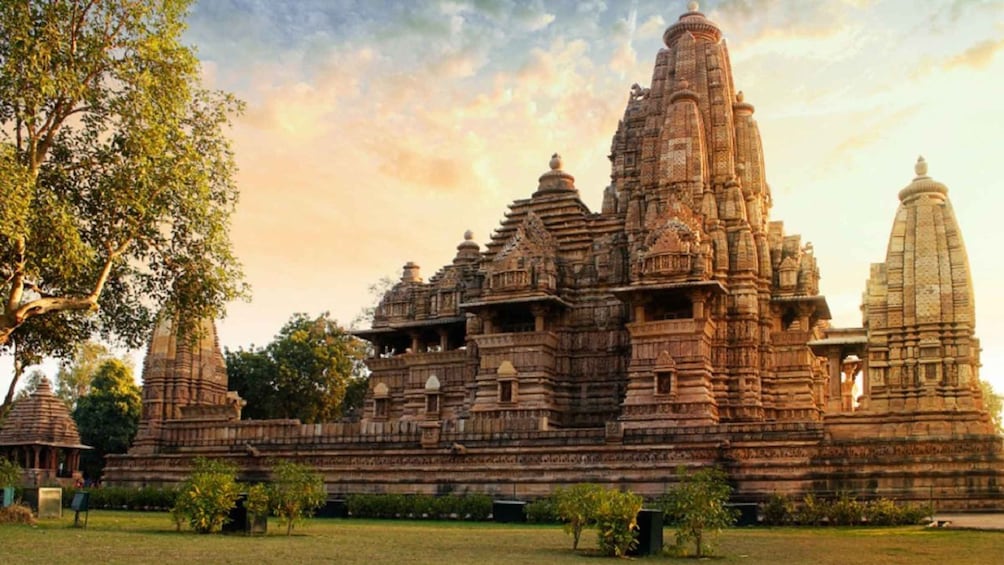 Picture 3 for Activity Khajuraho: Full-Day Private Guided Temples and History Tour