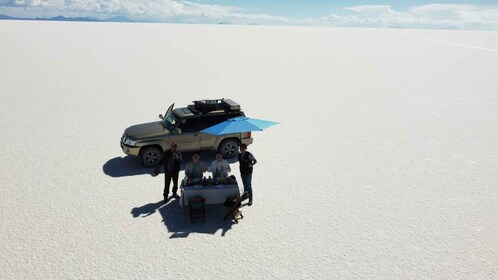 Dari La Paz: Rumah Susun Garam Uyuni & Gunung Berapi Tunupa dengan bus.