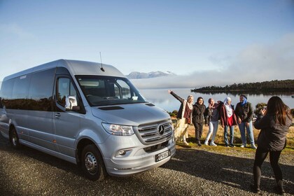 Von Queenstown aus: Milford Sound Tagesausflug mit Kreuzfahrt & Flug