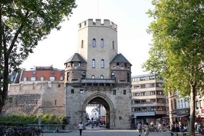 Cologne: South Cologne Walking Tour with brewery visit