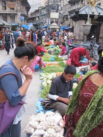 Tur Jalan Kaki Bazar Lokal di Kathmandu