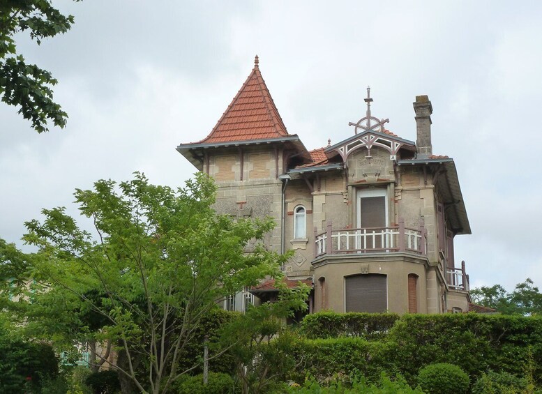 Picture 2 for Activity Arcachon: Guided City Walking Tour