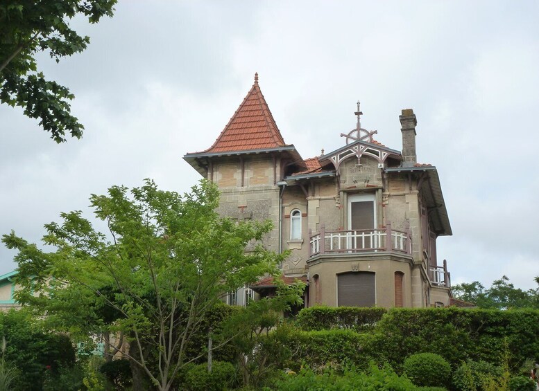 Picture 2 for Activity Arcachon: Guided City Walking Tour