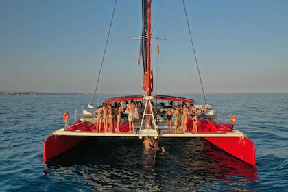 Cambrils Pelayaran Catamaran Seharian dengan BBQ dan Minuman