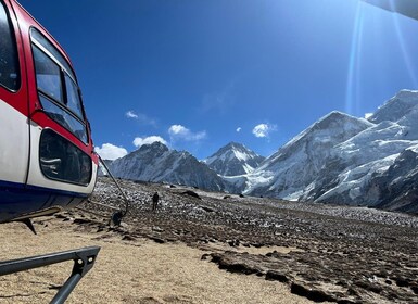 Everest Base Camp: Helicopter Landing Tour (4-5 hours)