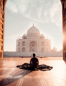 Von Agra aus: Sonnenaufgang-Halbtagestour zum Taj Mahal mit Agra Fort