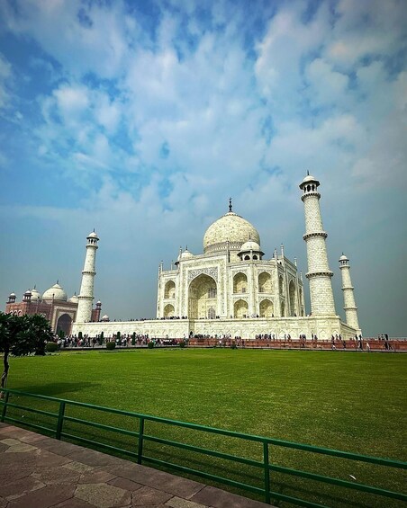 Picture 5 for Activity From Agra: Sunrise Half Day Tour of Taj Mahal with Agra Fort