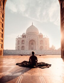 Desde Agra: Visita de medio día al Taj Mahal al amanecer con el Fuerte de A...
