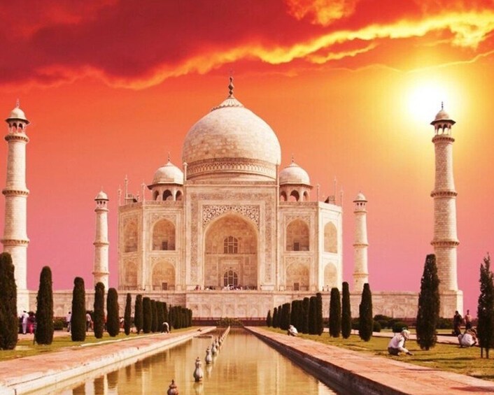 Picture 3 for Activity From Agra: Sunrise Half Day Tour of Taj Mahal with Agra Fort