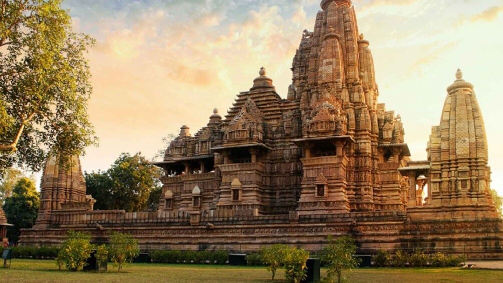 Picture 2 for Activity From Delhi: Private 2-Day Tour to Orchha And Khajuraho