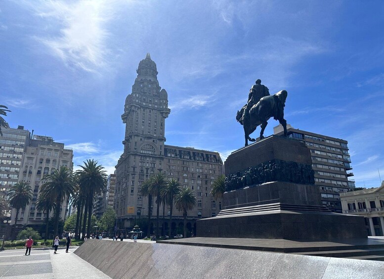 Picture 1 for Activity Montevideo: Historic and Diverse (Spanish/Portuguese)