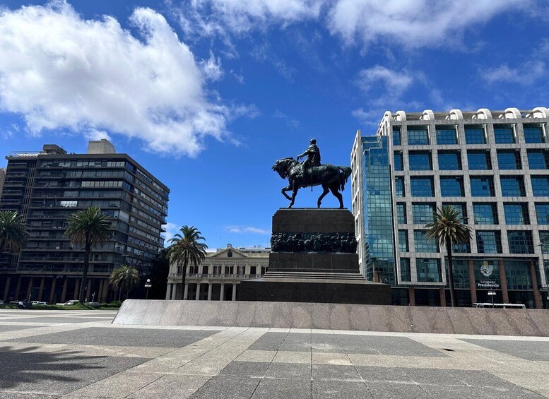 Montevideo: Historic and Diverse (Spanish/Portuguese)