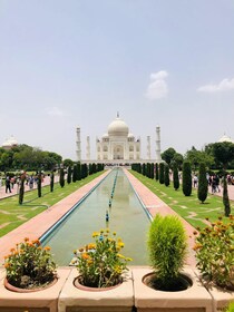 Amanecer en el Taj Mahal con el fuerte de Agra en tuk-tuk