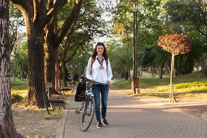 Kalamata: Guidet cykeltur med drink og snack