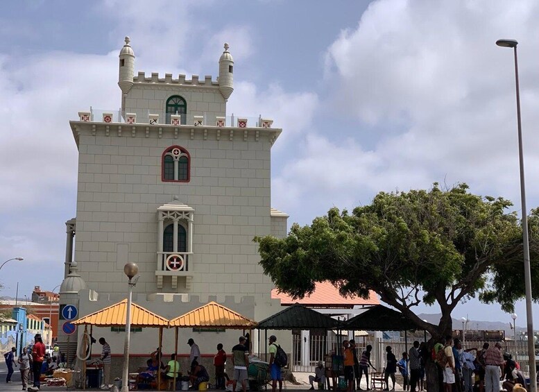 Picture 10 for Activity Mindelo: City tour with carnival dancer