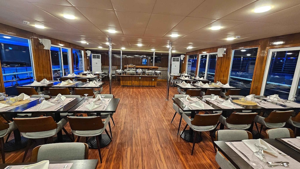Picture 10 for Activity Dubai: Marina Premium Dinner Cruise with Unlimited Drinks