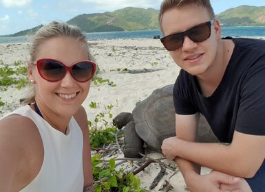 From Praslin: Sister & Coco Island Tour with Lunch