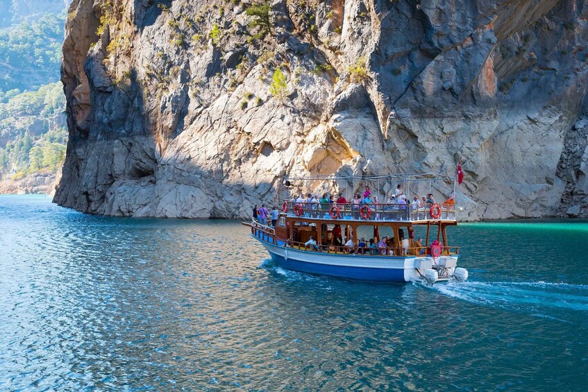 Green Canyon Boat Trip with Lunch and Beverages