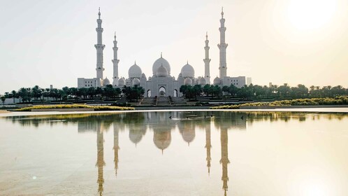 Abu Dhabi: 3-tunnin kiertoajelu nähtävyyksien kiertoajelulla (Layover)