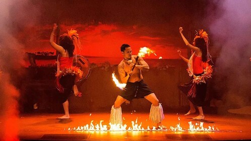 Orlando: Polynesian Fire Luau med middag og live-show