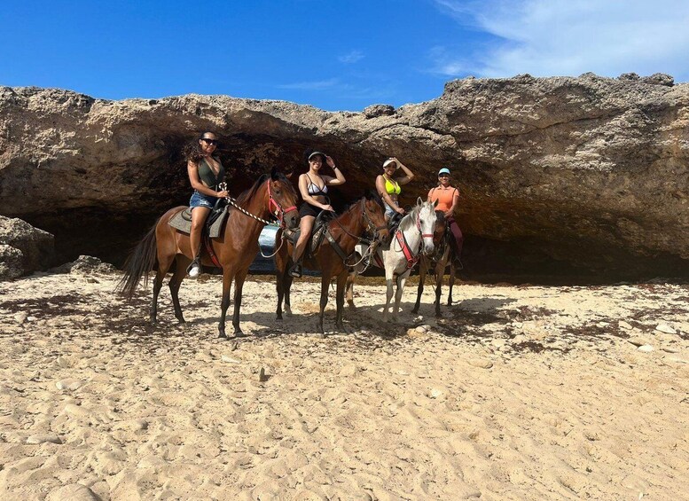 Aruba: Horseback Ride Tour to Wariruri Beach