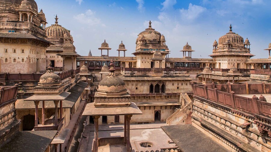 From Khajuraho: Orccha Fortress Guided Day Trip