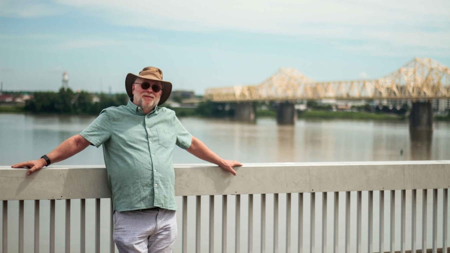 Louisville: Photoshoot Walking Tour with Pictures