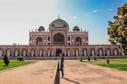 Delhi: Private Guided Day Trip of Old & New Delhi by Car