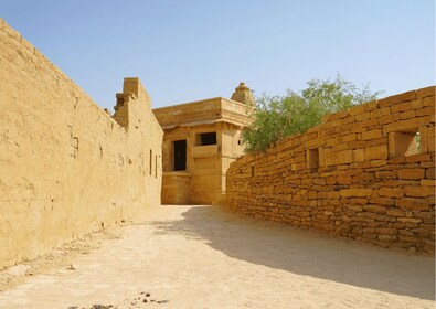 Visita al pueblo fantasma de Jaisalmer (visita guiada de medio día en coche...